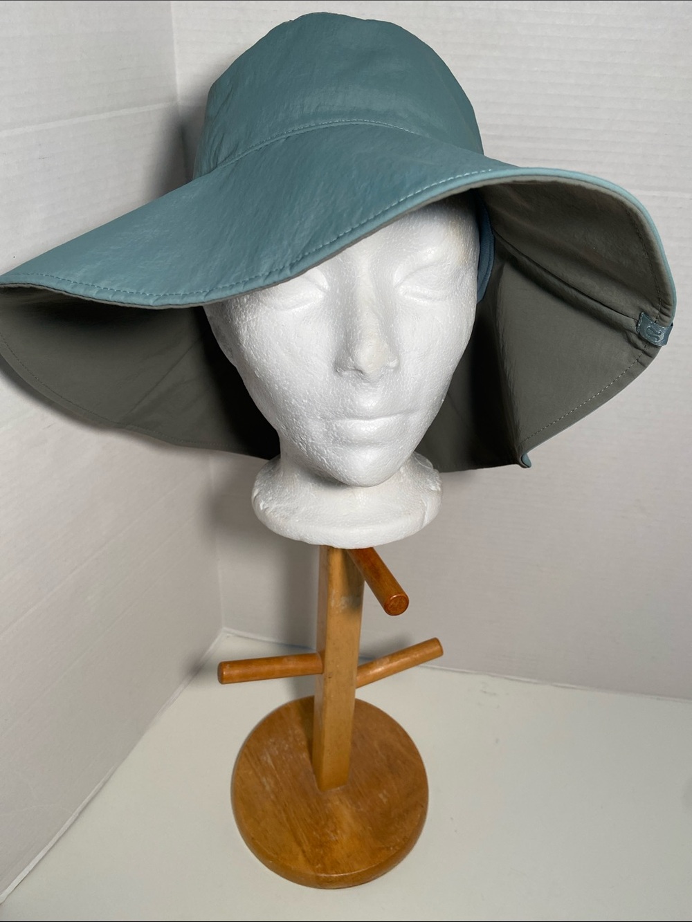 Lululemon Wide Brim Logo Bucket Hat in a soft teal shade NWT